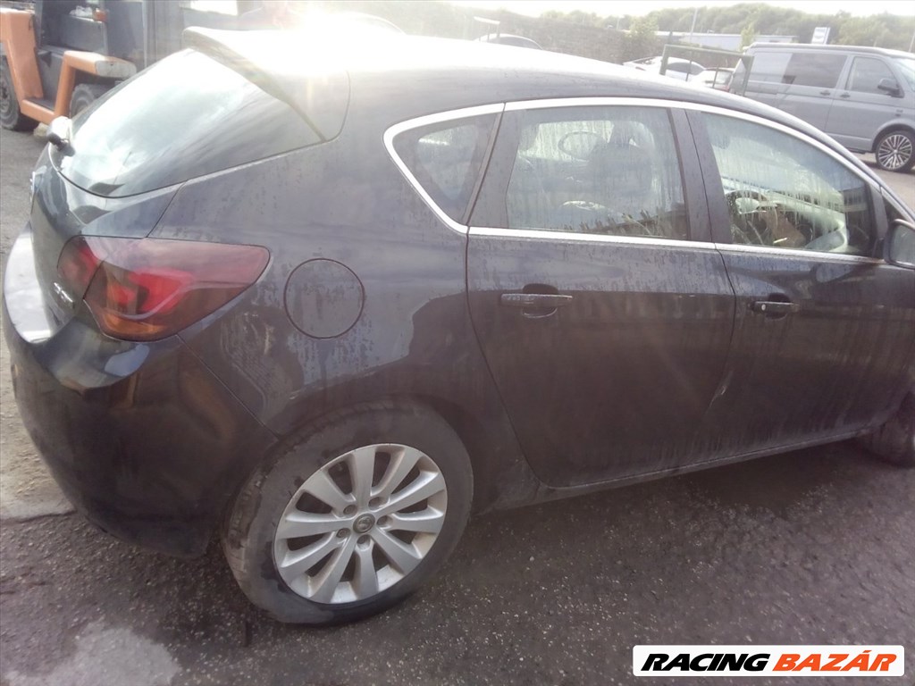 Opel Astra J Fekete z20r 5 ajtós bontott alkatrészei Racingbazar hu