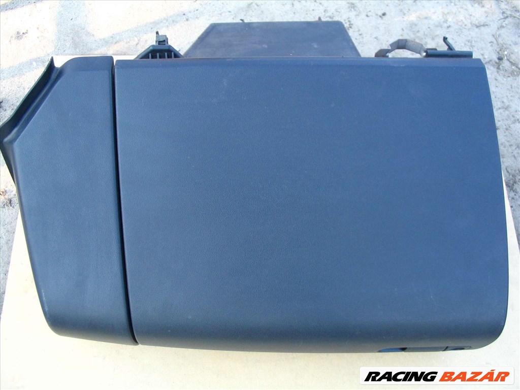 Mazda 3 kesztyűtartó,fekete és szürke színben.Bk 2003-2009. 1. kép