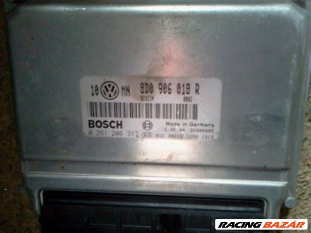 vw passat 1,8 20v motorvezérlő elektronika 8D0 906 018 R 3. kép