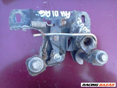 audi a6  C5    2002 motortér zár 