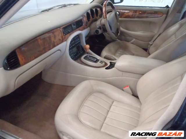 Jaguar XJ8 4.0 bontódik. 2000-es évjárat. 3. kép