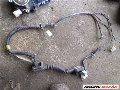 mitsubishi space wagon   1997   bal hátsó ajtóba kábelköteg