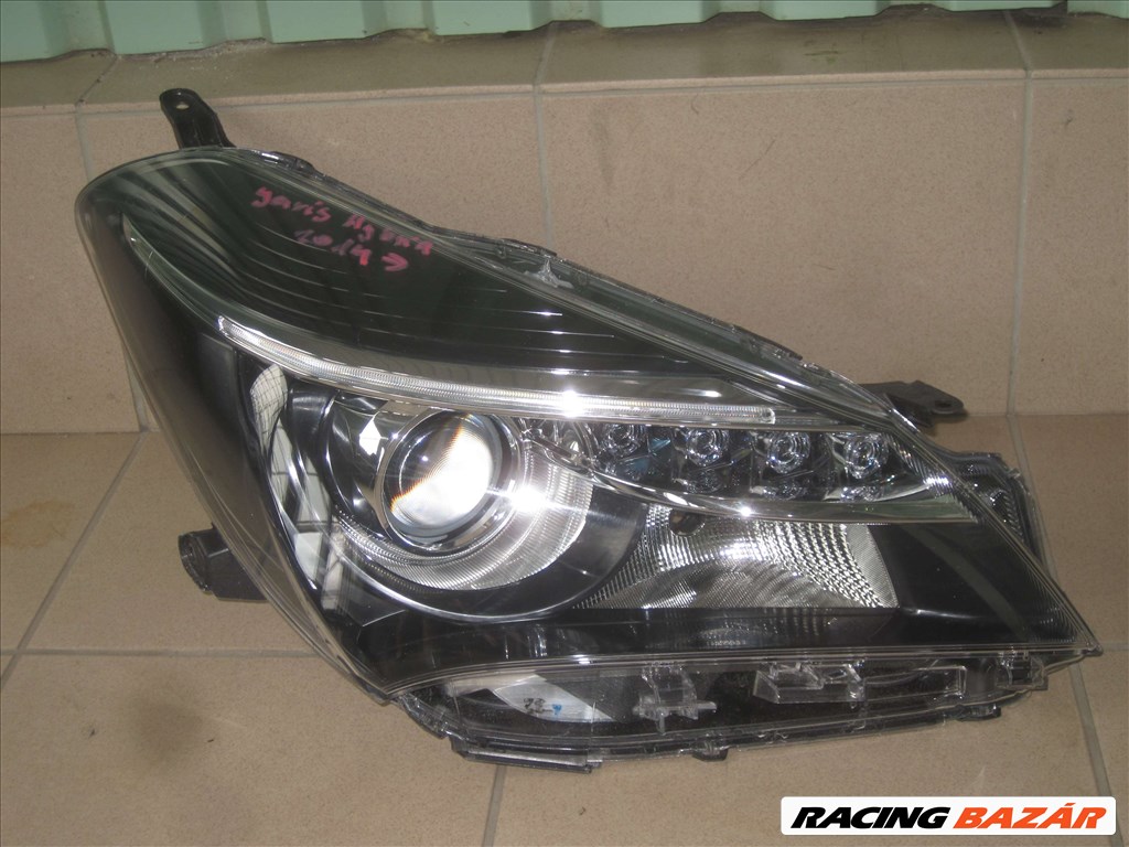 Toyota Yaris Hybrid jobb első fényszóró 2014- 1. kép