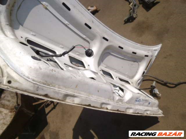 suzuki swift sedan 1997 fehér csomagtérajtó   ( SZÍNKÓD NINCS ) 3. kép