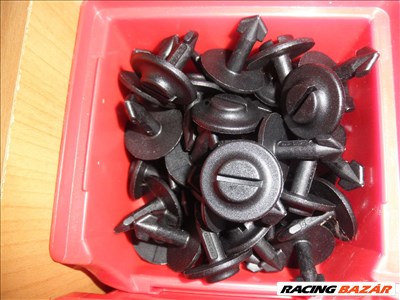 SKODA SUPERB 2002-2008IG MOTOR-VÁLTÓVÉDŐ TÁLCA RÖGZÍTÉSÉHEZ CSAVAROK