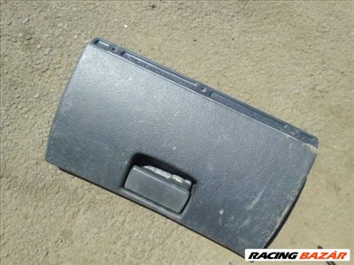 suzuki swift 1997 kesztyűtartó ajtó