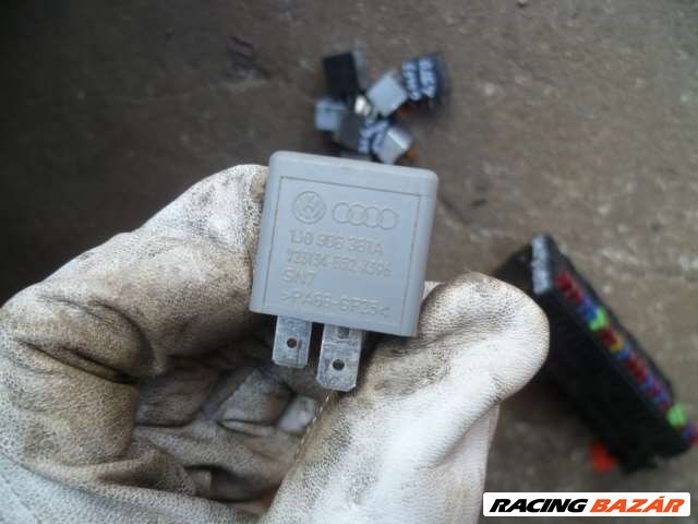 VW vezérlőmodul relé 109 es 1J0 906 381 A 3. kép