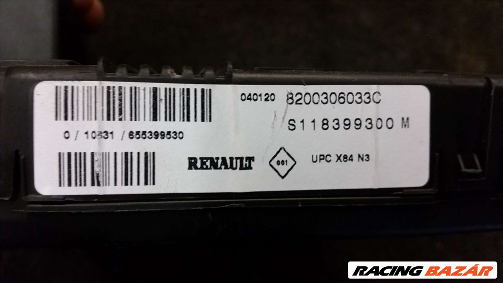 Renault Megane 2 Motortér Biztosíték tábla 2. kép