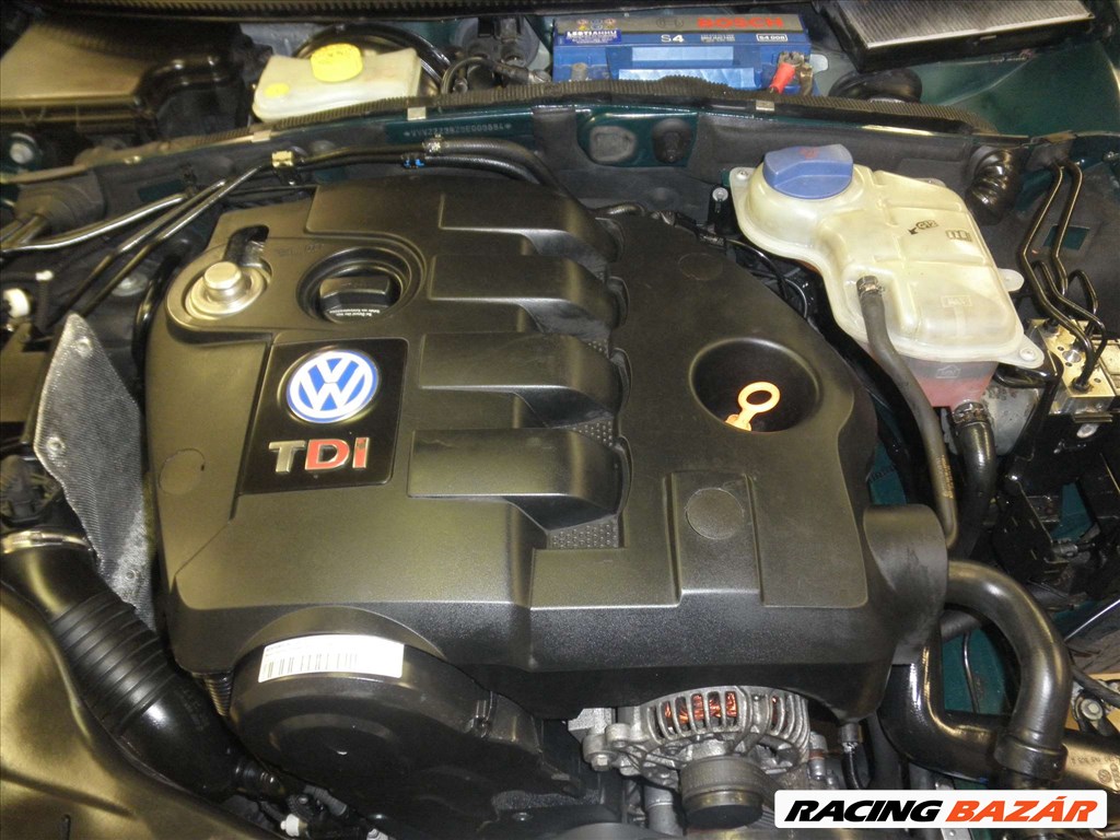 VOLKSWAGEN PASSAT B6 2001-2005IG 1.9PD PD MOTORFELSŐ BURKOLAT 1. kép