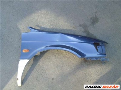mitsubishi space wagon jobb első sárvédő sérült