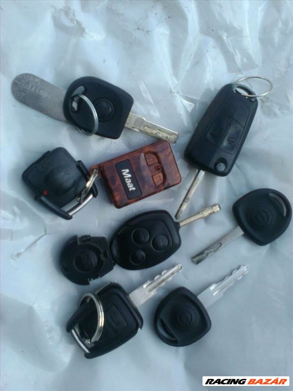 Slusszkulcs, távvezérlős gyújtás kulcs , immobiliser, transponder bicska kulcs  1. kép
