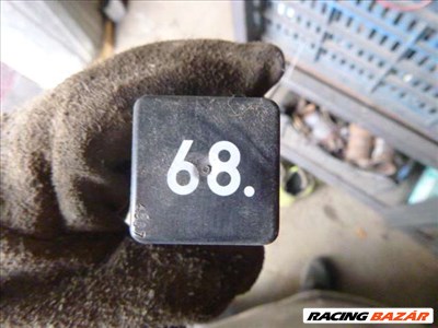 AUDI VW  68 RELÉ     811 919 098 B 811919098b