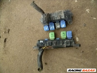 nissan primera  P10   1991   2.0  SR, BENZINES , biztosítéktábla ,  relépanel relékkel