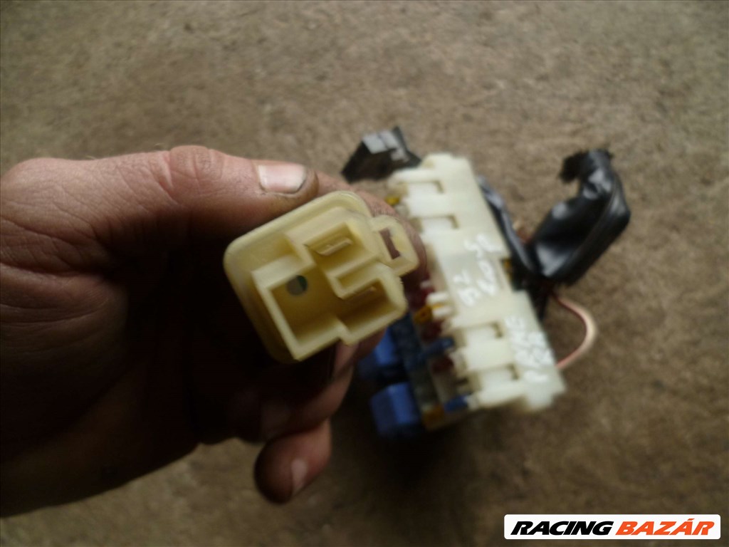 nissan primera  1991  P10    2,0 sr  relépanel, biztosítéktábla   P10 PRIMERA! (MOTORKÓD SR20 )   6. kép