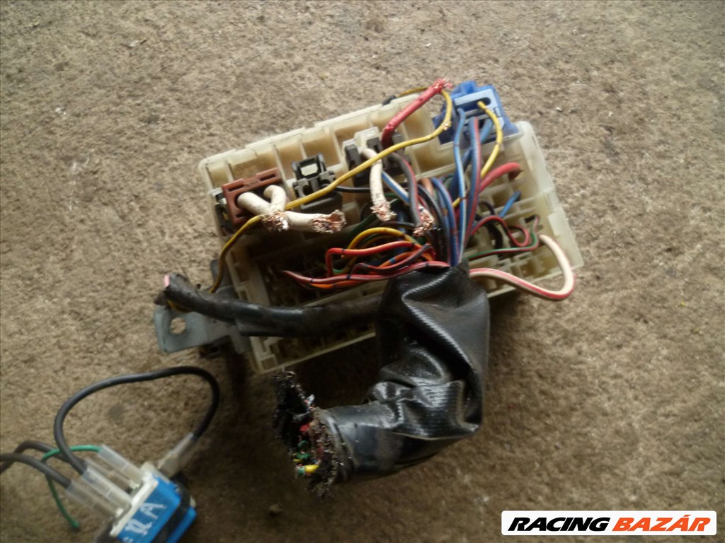 nissan primera  1991  P10    2,0 sr  relépanel, biztosítéktábla   P10 PRIMERA! (MOTORKÓD SR20 )   8. kép