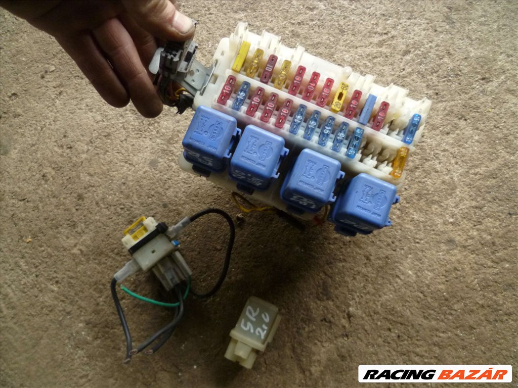 nissan primera  1991  P10    2,0 sr  relépanel, biztosítéktábla   P10 PRIMERA! (MOTORKÓD SR20 )   2. kép