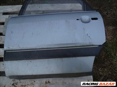 audi 100 C3 szivar  SEDAN   bal hátsó világoskék ajtó üveggel,emelővel, zárral DÍSZLÉC NÉLKÜL