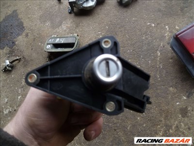 opel corsa b csomagtérajtó nyitógomb kulcs nélkül 