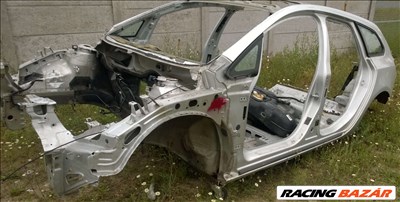 Opel Astra J Combi  bal A oszlop sárvédőtartóval és tető koszorúval 