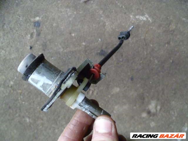 ford KA   2001    csomagtérajtó zárbetét (kulcs nincs) 2. kép