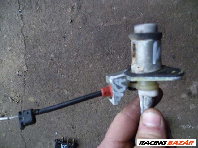 ford KA   2001    csomagtérajtó zárbetét (kulcs nincs) 3. kép