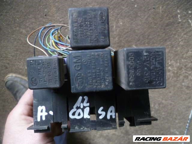 opel corsa  ,,A,,  1992  1,2  C12NZ,    relépanel ,  biztosítéktábla 1. kép