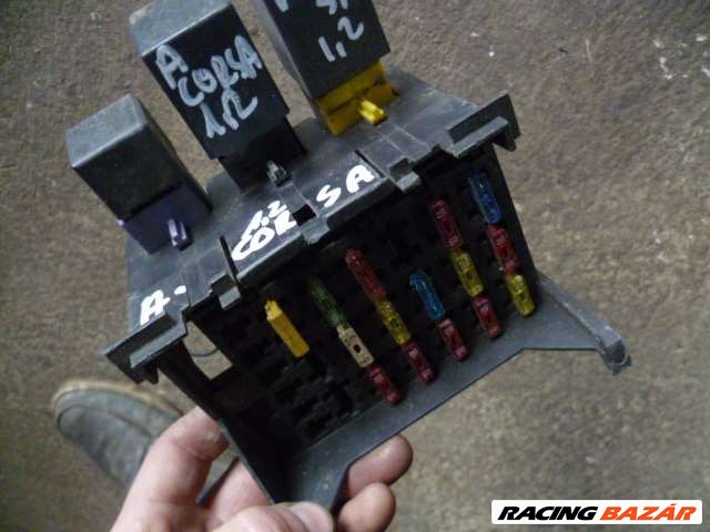 opel corsa  ,,A,,  1992  1,2  C12NZ,    relépanel ,  biztosítéktábla 2. kép