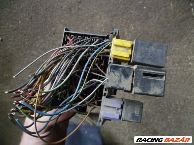 opel corsa  ,,A,,  1992  1,2  C12NZ,    relépanel ,  biztosítéktábla 4. kép