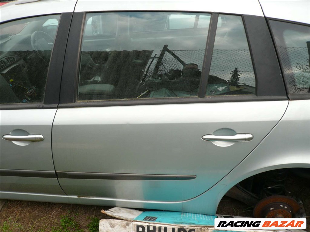 Renault laguna 2002-es motorháztető karosszéria elemek lökhárítók hibátlan szép állapotban 14. kép