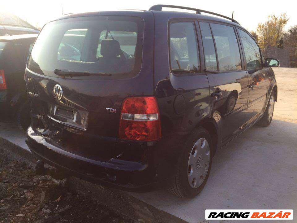 Vw Touran 2.0PDTDI bontás,motor,váltó,motorháztető,sárvédő,ajtó,lámpa,homlokfal 4. kép