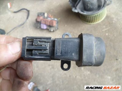 renault megane 1 üzemanyag   vészleállító kapcsoló     7700306391