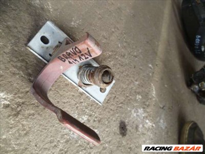 fiat bravo  1996 motortér zár   felső  