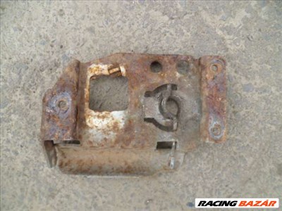 fiat punto   1,  1996 motortér zár alsó fele