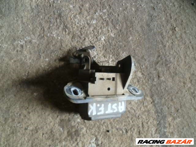 opel astra f kombi külső csomagtérajtó nyitógomb  ( KULCS  NINCS  HOZZÁ  )  1. kép