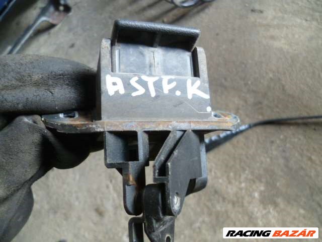 opel astra f kombi külső csomagtérajtó nyitógomb  ( KULCS  NINCS  HOZZÁ  )  4. kép
