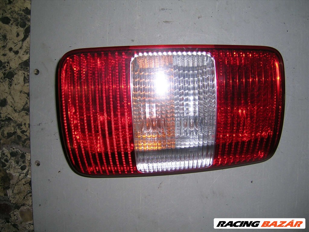 VW Caddy 04-10, hátsó lámpa jobb/bal 1. kép