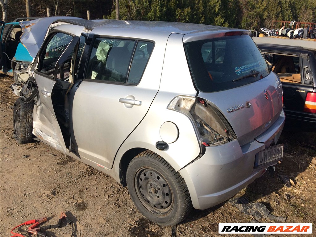 Suzuki Swift IV MK4 Karosszéria elemek CSOMAGTÉRAJTÓ  5. kép