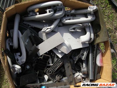 Opel Astra H Belső műanyag burkolatok, Kesztyűtartó, Belső Világítás, Biztonsági öv stb...
