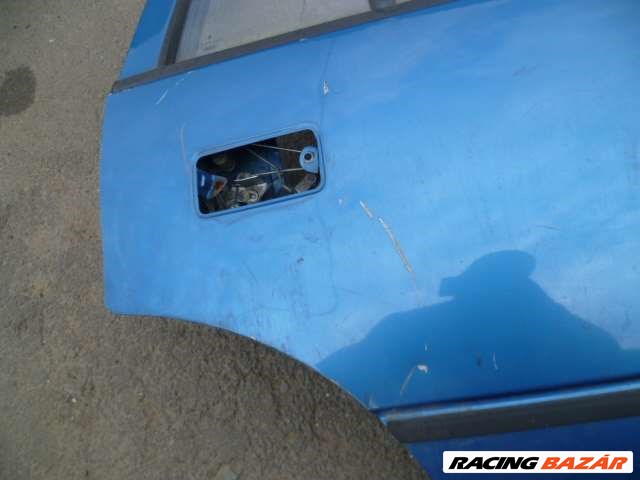 suzuki swift 98 ferdehátu jobb hátsó kék ajtó üveggel zárral 17. kép
