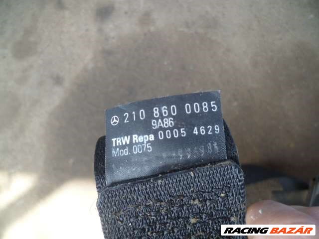mercedes b  w210  sedan hátsó öv csatoló aljzat 210 8600085 2. kép