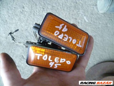 seat toledo 1996, 1L,    sárvédő  oldalindex   foglalattal