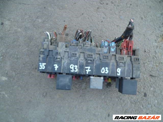 seat ibiza 1996 biztosítéktábla 1,4 benzines      357 937 039 357937039 1. kép