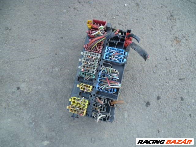 seat ibiza 1996 biztosítéktábla 1,4 benzines      357 937 039 357937039 5. kép