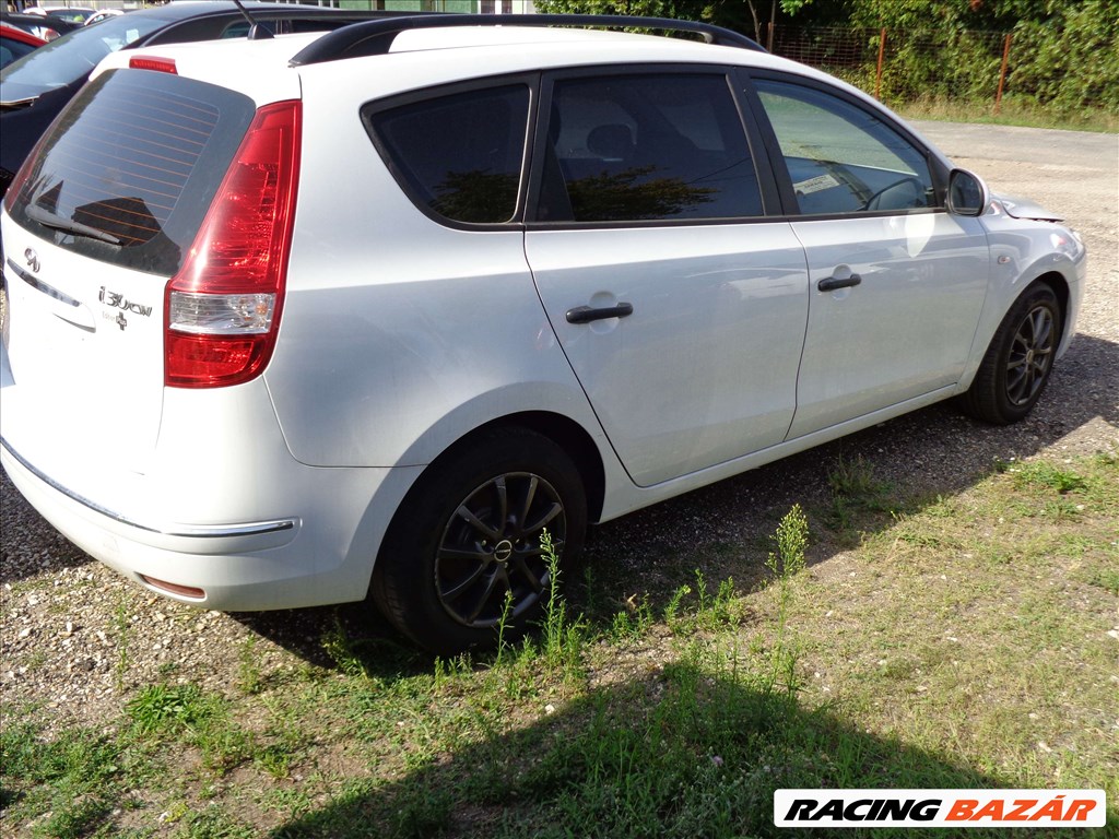 Hyundai i30 2007-2012 Karosszéria elemek eladok 2. kép