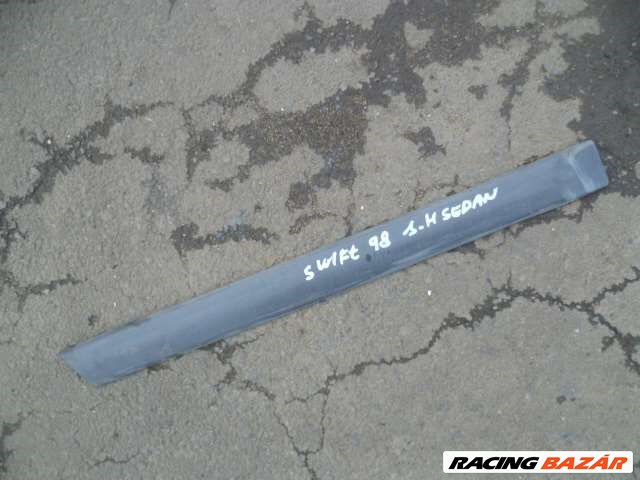 suzuki swift   1998 jobb első,, jobb hátsó      ajtódíszléc        (vastag) 1. kép