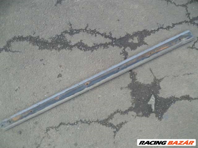 suzuki swift   1998 jobb első,, jobb hátsó      ajtódíszléc        (vastag) 5. kép