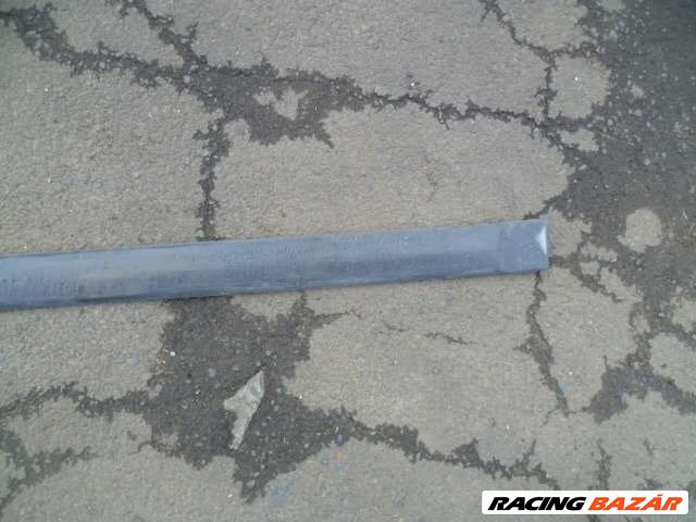 suzuki swift   1998 jobb első,, jobb hátsó      ajtódíszléc        (vastag) 6. kép