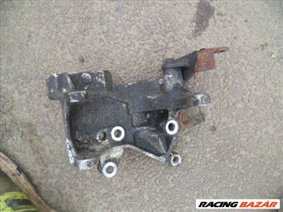 suzuki swift 1998 1,0  generátor és szervószivattyú tartóbak 