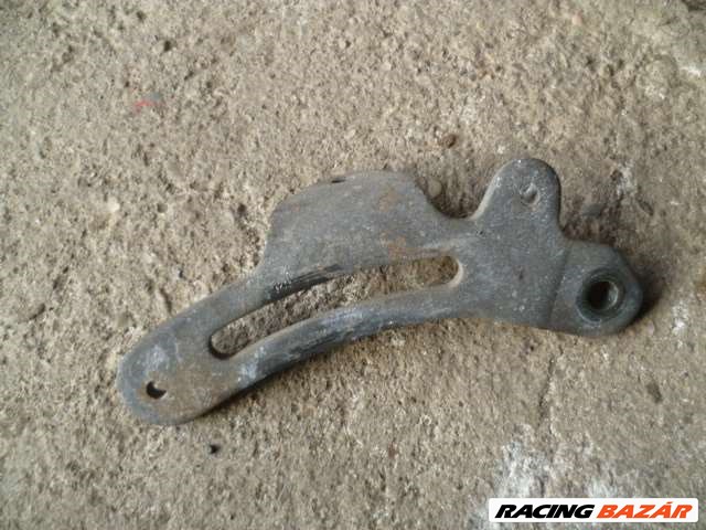 suzuki swift    1998 1.0 generátor tartóvas 1. kép