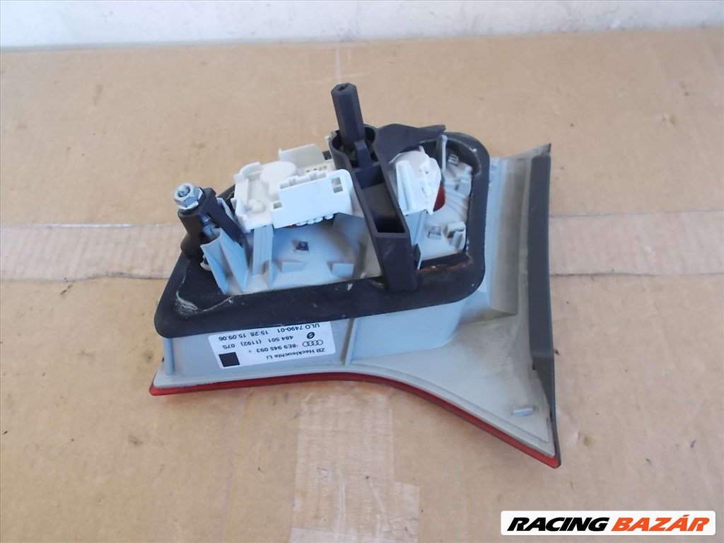 Audi A4 kombi bal hátsó belső lámpa 2005-2008 8E9945093 3. kép